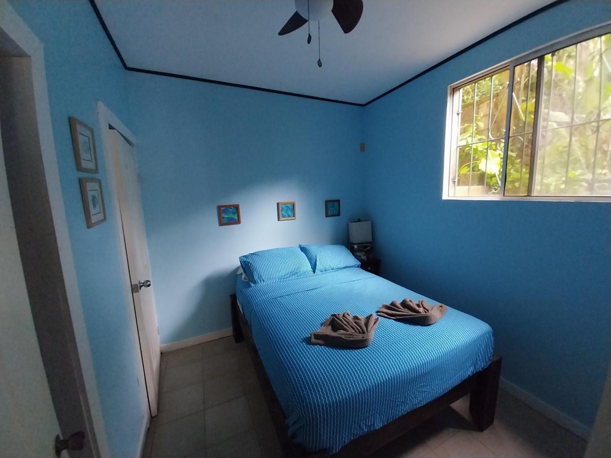 Roatan Backpackers' Hostel Sandy Bay Екстериор снимка